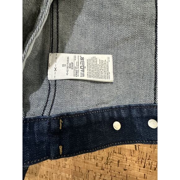 Gap Women’s Size XS Medium Wash Denim Jacket - Picture 5 of 7